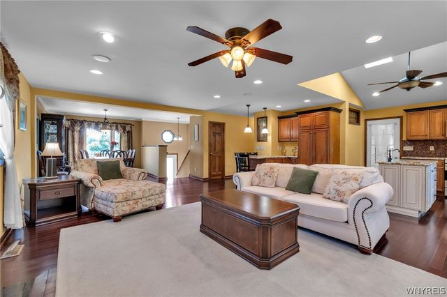 215 Summit Avenue, West Seneca, NY 14224