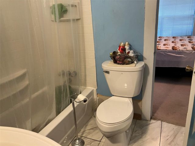 1010 Harlem, El Campo, TX 77437