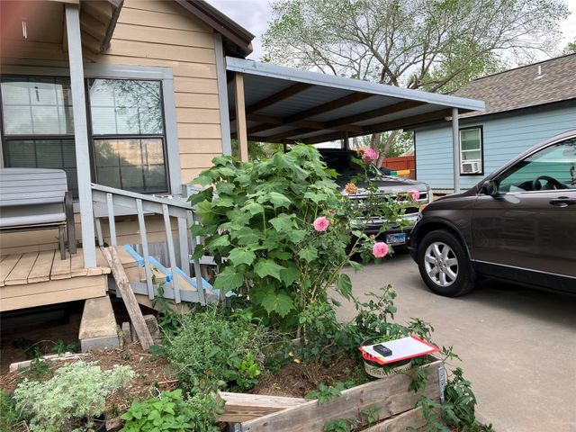 1010 Harlem, El Campo, TX 77437