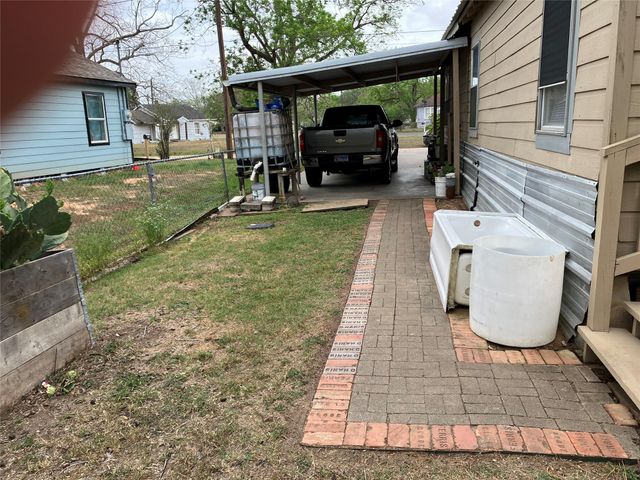 1010 Harlem, El Campo, TX 77437