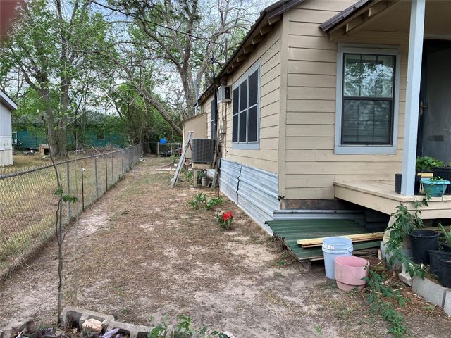 1010 Harlem, El Campo, TX 77437