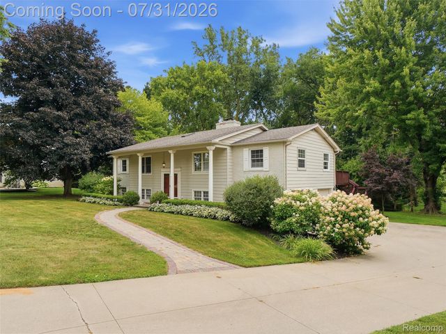 138 Aintree Road, Oakland Charter Township, MI 48306