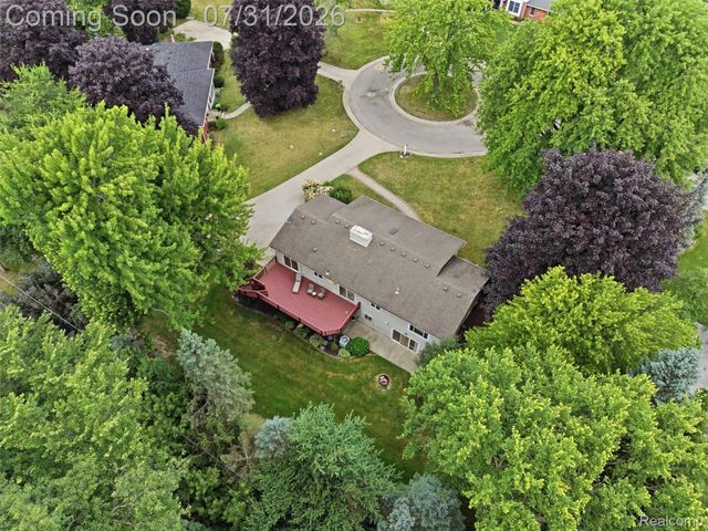138 Aintree Road, Oakland Charter Township, MI 48306