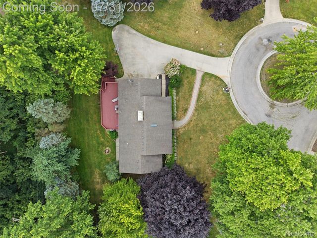 138 Aintree Road, Oakland Charter Township, MI 48306