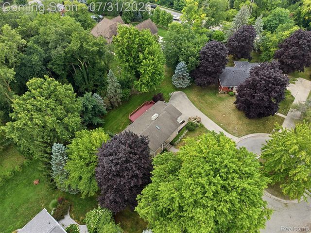 138 Aintree Road, Oakland Charter Township, MI 48306