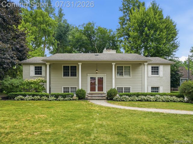 138 Aintree Road, Oakland Charter Township, MI 48306