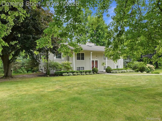 138 Aintree Road, Oakland Charter Township, MI 48306