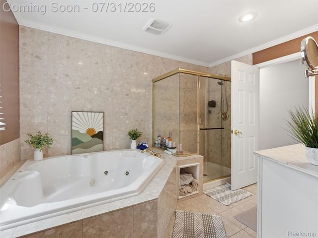 138 Aintree Road, Oakland Charter Township, MI 48306