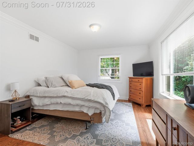 138 Aintree Road, Oakland Charter Township, MI 48306