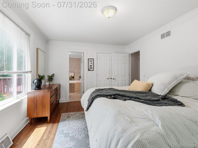 138 Aintree Road, Oakland Charter Township, MI 48306
