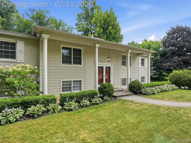 138 Aintree Road, Oakland Charter Township, MI 48306