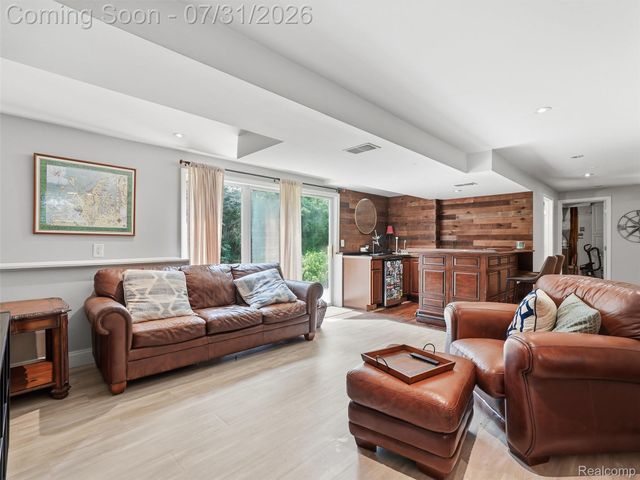 138 Aintree Road, Oakland Charter Township, MI 48306