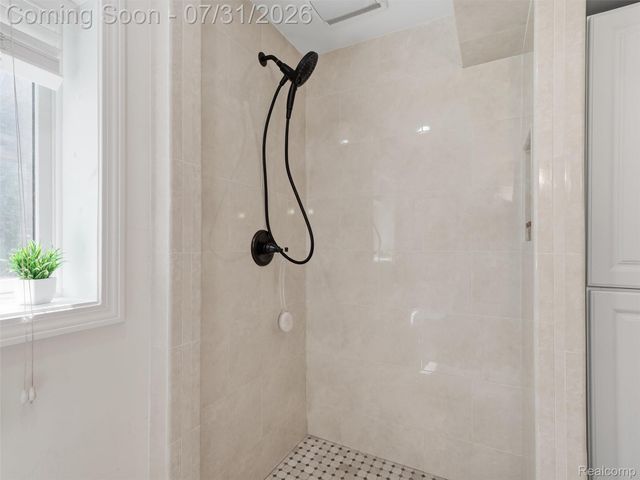 138 Aintree Road, Oakland Charter Township, MI 48306