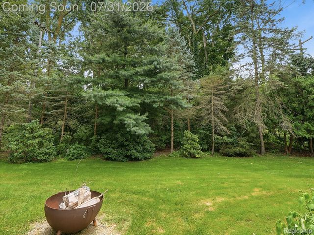 138 Aintree Road, Oakland Charter Township, MI 48306