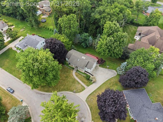 138 Aintree Road, Oakland Charter Township, MI 48306