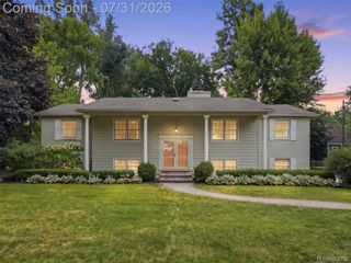 138 Aintree Road, Oakland Charter Township, MI 48306