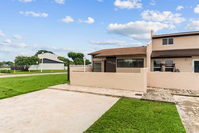 19528 NW 55th Cir Place 19528, Miami Gardens, FL 33055
