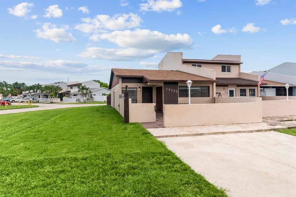 19528 NW 55th Cir Place 19528, Miami Gardens, FL 33055
