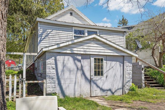 327 8th Avenue, Baraboo, WI 53913