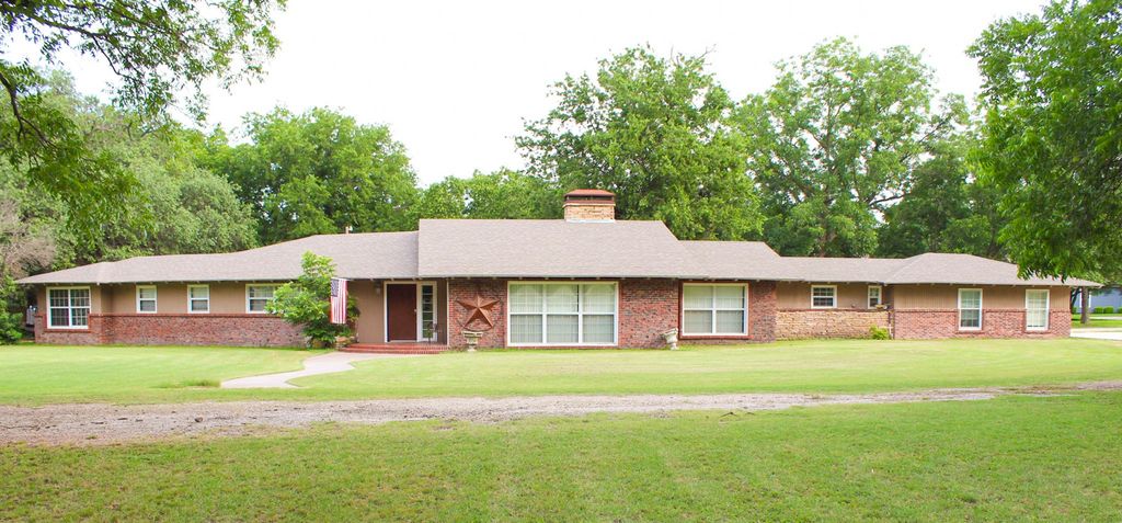 9137 Highway 67 377, Comanche, TX 76442