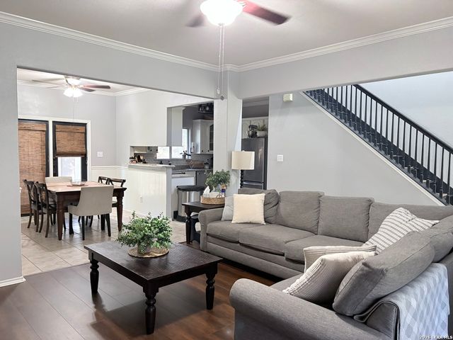 611 Midnight Dr, San Antonio, TX 78260