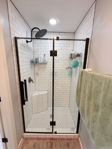 611 Midnight Dr, San Antonio, TX 78260