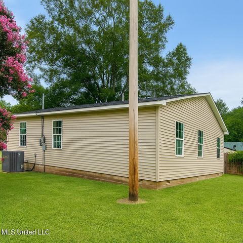 2306 Woods Street, Tupelo, MS 38801