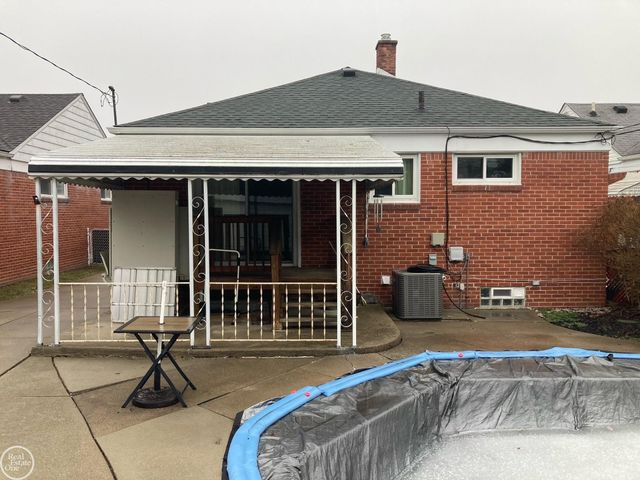 23051 Saxony Street, Eastpointe, MI 48021