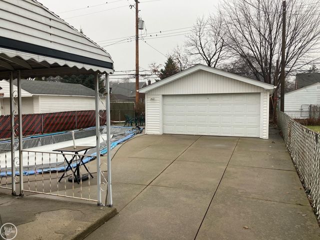 23051 Saxony Street, Eastpointe, MI 48021