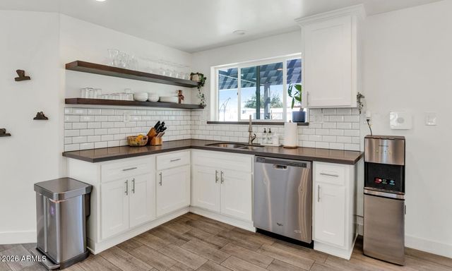 828 E MYRTLE Avenue, Phoenix, AZ 85020
