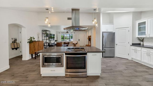 828 E MYRTLE Avenue, Phoenix, AZ 85020
