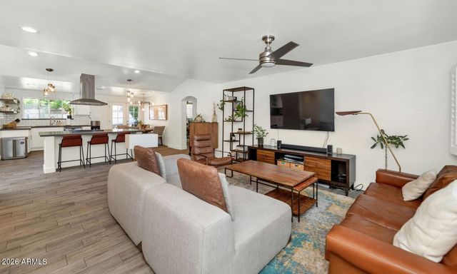 828 E MYRTLE Avenue, Phoenix, AZ 85020