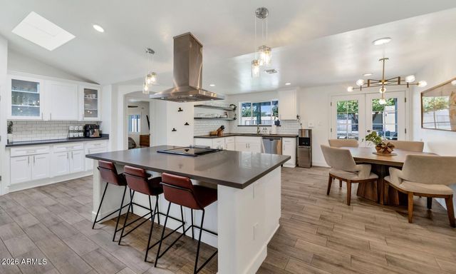 828 E MYRTLE Avenue, Phoenix, AZ 85020