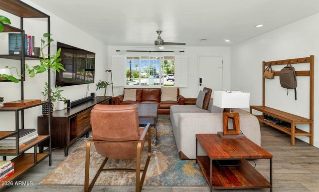 828 E MYRTLE Avenue, Phoenix, AZ 85020