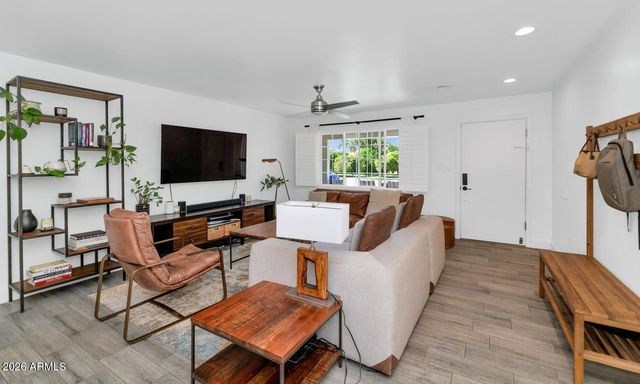 828 E MYRTLE Avenue, Phoenix, AZ 85020