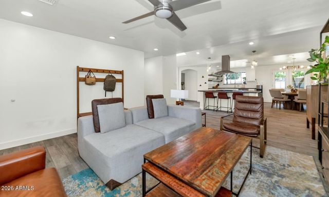 828 E MYRTLE Avenue, Phoenix, AZ 85020