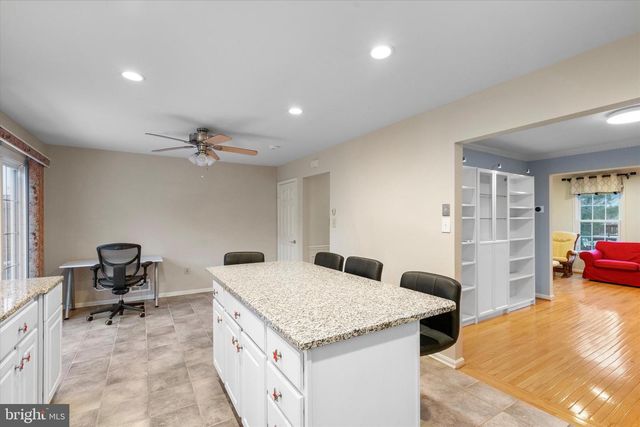 2048 PIERIS CT, Vienna, VA 22182