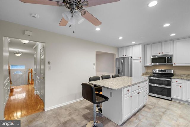 2048 PIERIS CT, Vienna, VA 22182