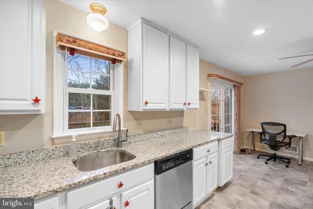 2048 PIERIS CT, Vienna, VA 22182