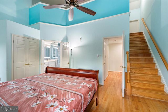 2048 PIERIS CT, Vienna, VA 22182