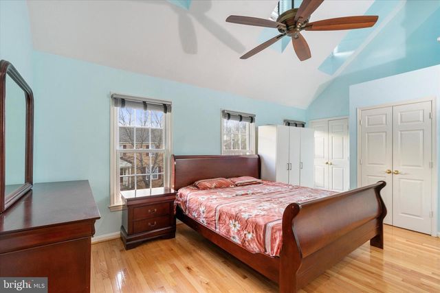 2048 PIERIS CT, Vienna, VA 22182