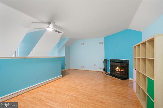 2048 PIERIS CT, Vienna, VA 22182