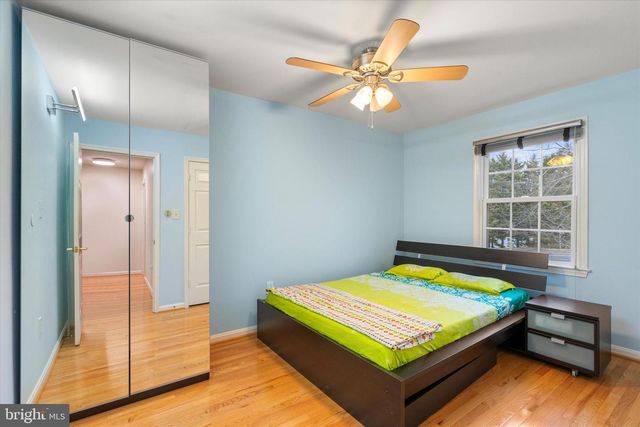 2048 PIERIS CT, Vienna, VA 22182