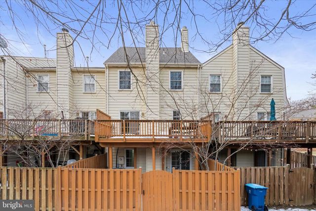 2048 PIERIS CT, Vienna, VA 22182