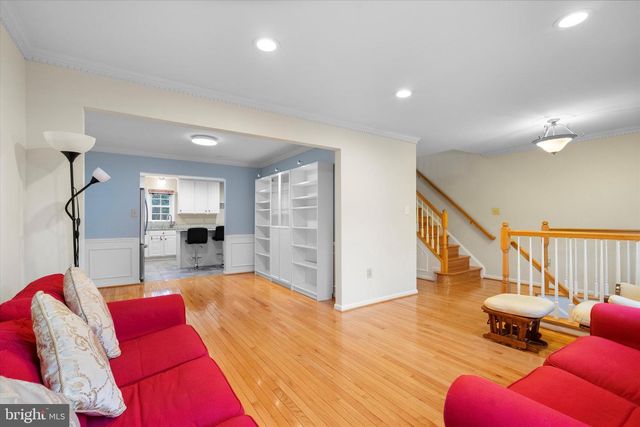 2048 PIERIS CT, Vienna, VA 22182