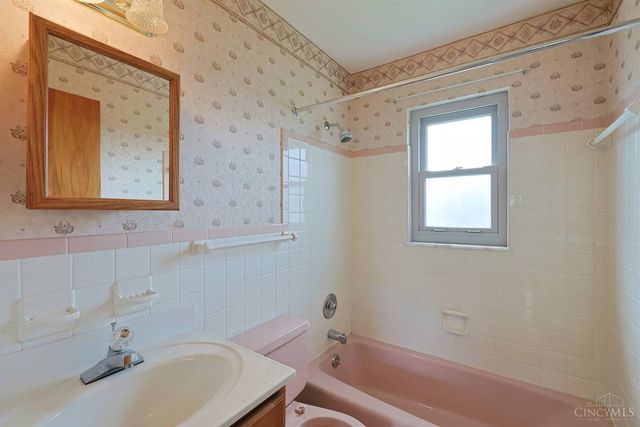 6233 Sharlene Drive, Cincinnati, OH 45248