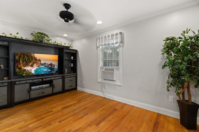 114 Cogswell St, Haverhill, MA 01832