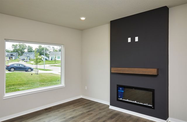 4427 Honey Bee Ridge, Des Moines, IA 50317