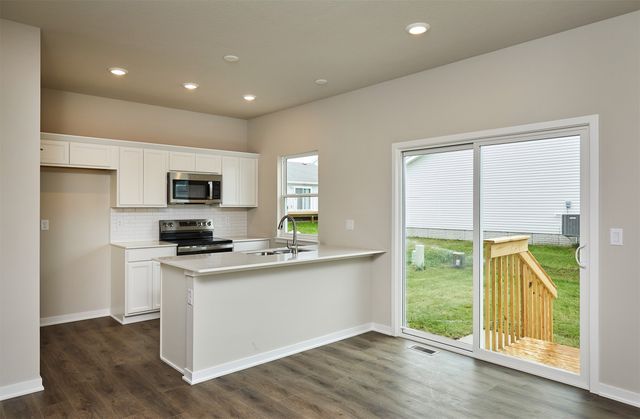 4427 Honey Bee Ridge, Des Moines, IA 50317