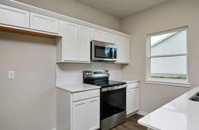 4427 Honey Bee Ridge, Des Moines, IA 50317